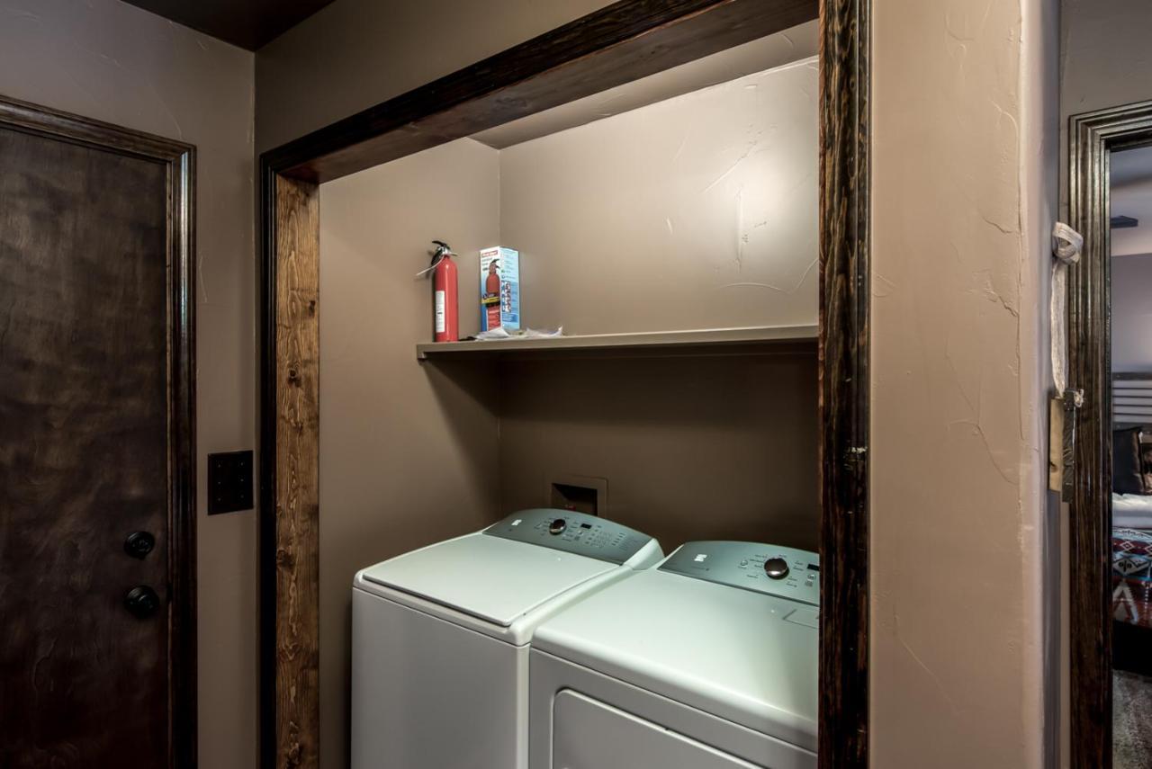 Fifth Dimension, 2 Bedrooms, Wifi, Hot Tub, Game Table, Grill, Sleeps 4 Ruidoso Eksteriør billede